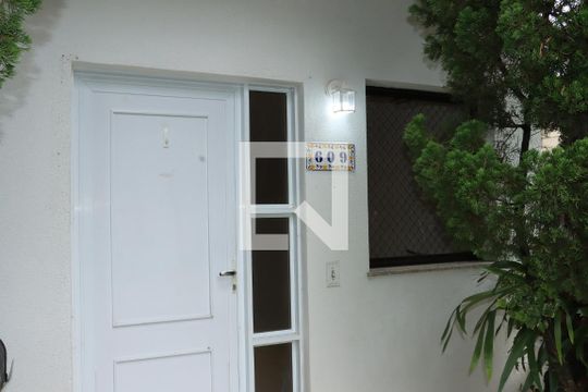 Casa de Condomínio para alugar com 3 quartos, 89m² em Granja Viana, Cotia
