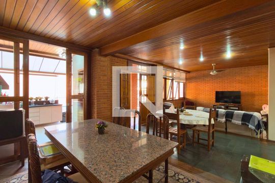 Casa à venda com 4 quartos, 305m² em Alphaville, Santana de Parnaíba