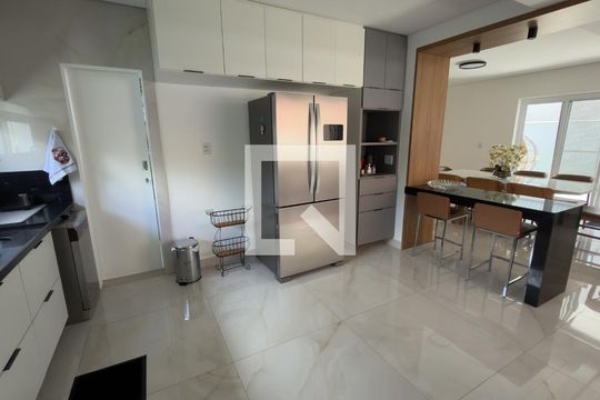 Casa de Condomínio para alugar com 4 quartos, 453m² em Dos Ipês, Vespasiano
