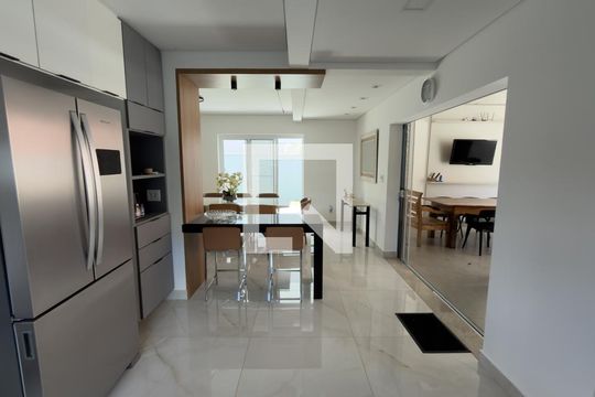 Casa de Condomínio para alugar com 4 quartos, 453m² em Dos Ipês, Vespasiano
