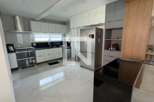 Casa de Condomínio para alugar com 4 quartos, 453m² em Dos Ipês, Vespasiano