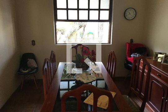 Casa à venda com 4 quartos, 194m² em Cachoeirinha, Belo Horizonte