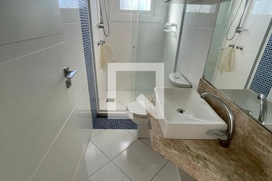 Banheiro de casa para alugar com 5 quartos, 268m² em Marechal Rondon, Canoas