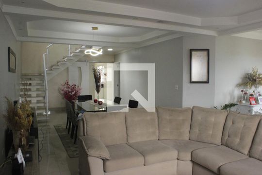 Sala de casa para alugar com 4 quartos, 385m² em Vila Fatima, Guarulhos