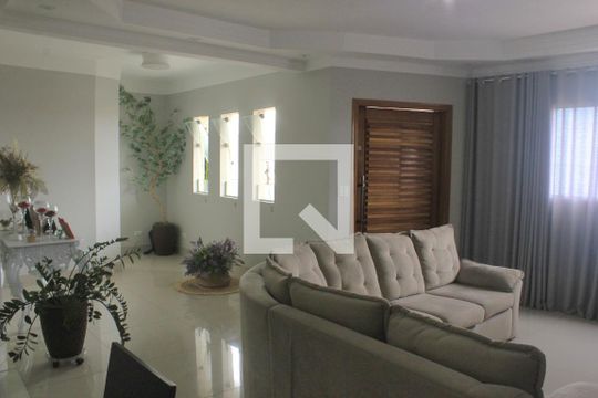 Sala de casa para alugar com 4 quartos, 385m² em Vila Fatima, Guarulhos