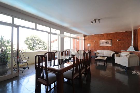 Sala de casa para alugar com 6 quartos, 700m² em Tabajaras, Uberlândia