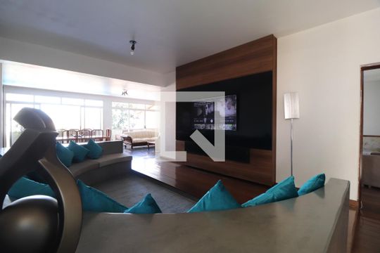 Sala de casa para alugar com 6 quartos, 700m² em Tabajaras, Uberlândia