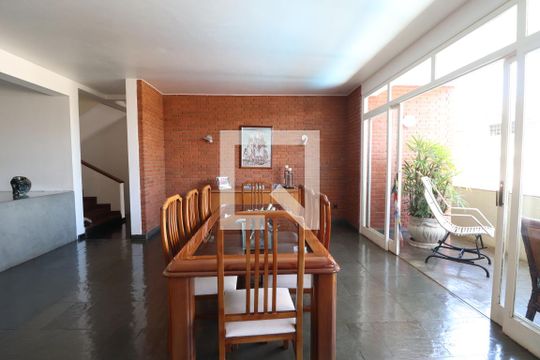 Sala de casa para alugar com 6 quartos, 700m² em Tabajaras, Uberlândia