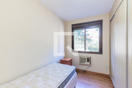 Quarto 3 de apartamento para alugar com 3 quartos, 90m² em Petrópolis, Porto Alegre