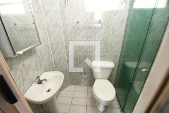 Banheiro de kitnet/studio para alugar com 1 quarto, 30m² em Cidade Universitária, Campinas