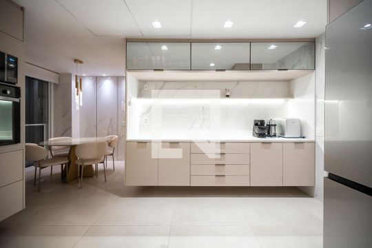 Apartamento à venda com 4 quartos, 266m² em Barra da Tijuca, Rio de Janeiro
