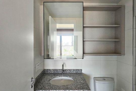 Banheiro de kitnet/studio à venda com 1 quarto, 36m² em Pompeia, São Paulo