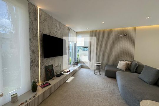 Sala de casa de condomínio para alugar com 4 quartos, 472m² em Cidade Tamboré, Santana de Parnaíba