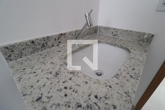 Banheiro Social de apartamento para alugar com 2 quartos, 77m² em Jardim Sul, Uberlândia