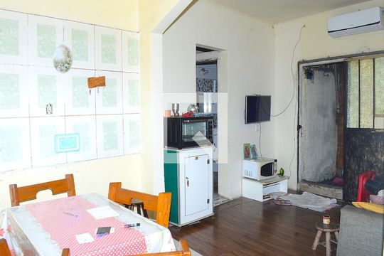 Sala de casa para alugar com 2 quartos, 100m² em Primeiro de Maio, Belo Horizonte