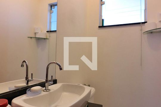 Lavabo  de casa à venda com 3 quartos, 300m² em Vila Alves Dias, São Bernardo do Campo