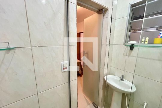 Banheiro  de casa para alugar com 1 quarto, 60m² em Jardim Santa Mena, Guarulhos