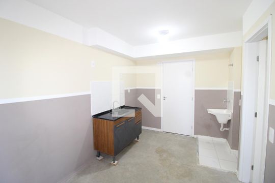 Sala / Cozinha de apartamento para alugar com 1 quarto, 28m² em Parada Xv de Novembro, São Paulo