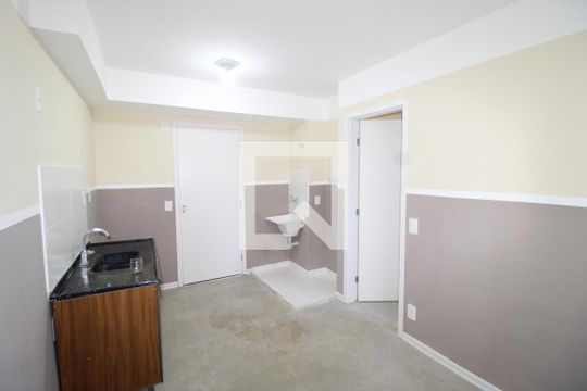 Sala / Cozinha de apartamento para alugar com 1 quarto, 28m² em Parada Xv de Novembro, São Paulo