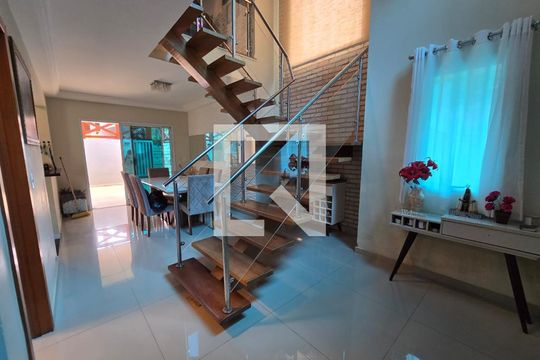 Sala de casa para alugar com 2 quartos, 300m² em Residencial San Diego, Cotia