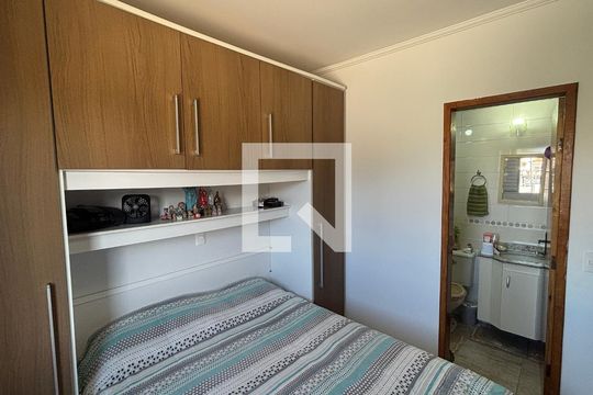 Suite de apartamento à venda com 2 quartos, 68m² em Vila Cecilia Maria, Santo André