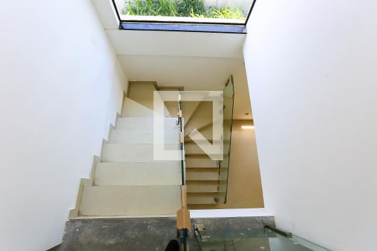 Escada de casa de condomínio à venda com 3 quartos, 175m² em Cidade Intercap, Taboão da Serra