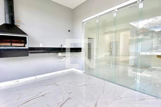 Casa de Condomínio para alugar com 3 quartos, 200m² em Parque Mirante da Mata, Cotia