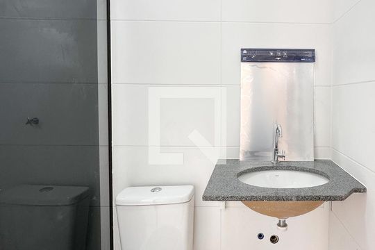 Banheiro Social de kitnet/studio para alugar com 1 quarto, 22m² em Baeta Neves, São Bernardo do Campo