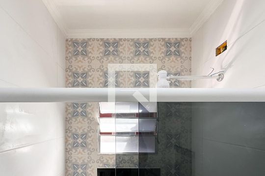 Banheiro Social de kitnet/studio para alugar com 1 quarto, 22m² em Baeta Neves, São Bernardo do Campo