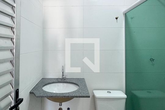 Banheiro Social de kitnet/studio para alugar com 1 quarto, 22m² em Baeta Neves, São Bernardo do Campo