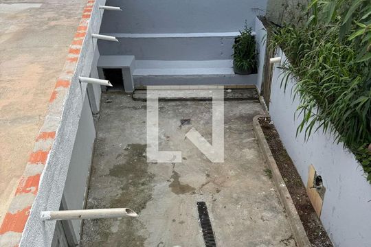 Área externa de casa para alugar com 1 quarto, 100m² em Jardim Isis, Cotia