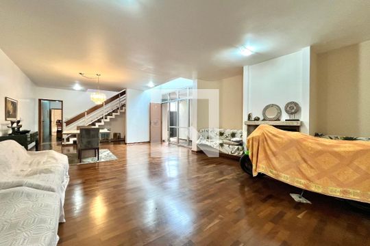 Sala de casa para alugar com 5 quartos, 410m² em Parque Jabaquara, São Paulo