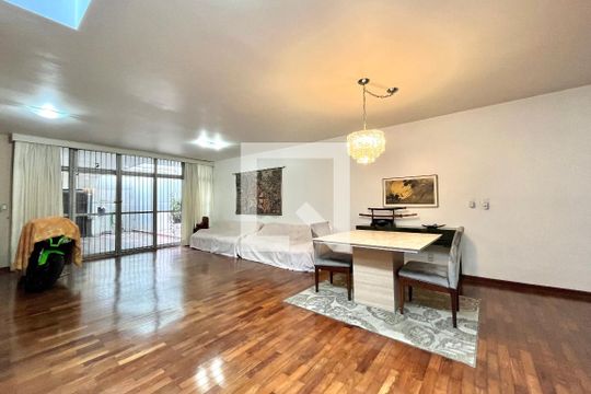 Sala de casa para alugar com 5 quartos, 410m² em Parque Jabaquara, São Paulo