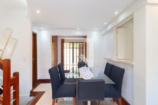 Sala  de casa de condomínio para alugar com 4 quartos, 140m² em Santa Tereza, Porto Alegre