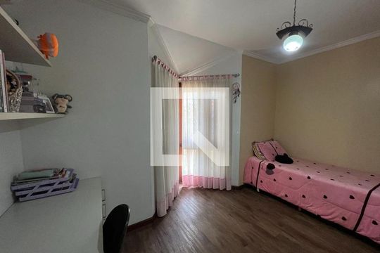 Quarto 1 de casa para alugar com 4 quartos, 400m² em Igara, Canoas