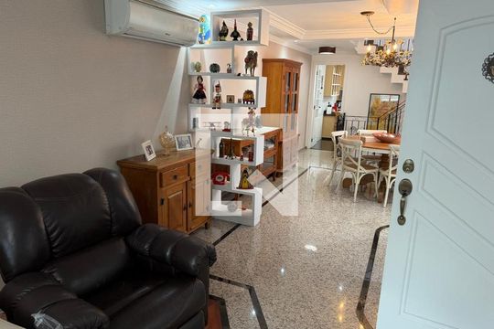 Sala de casa para alugar com 3 quartos, 236m² em Vila Anhanguera, São Paulo