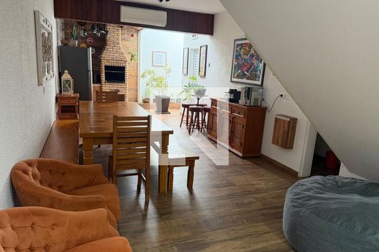 Sala de casa para alugar com 3 quartos, 236m² em Vila Anhanguera, São Paulo