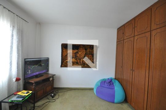 Casa à venda com 3 quartos, 286m² em Vila Paiva, São Paulo