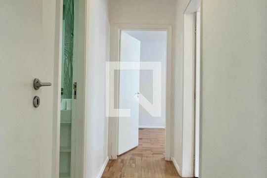 Corredor de apartamento à venda com 2 quartos, 120m² em Pinheiros, São Paulo