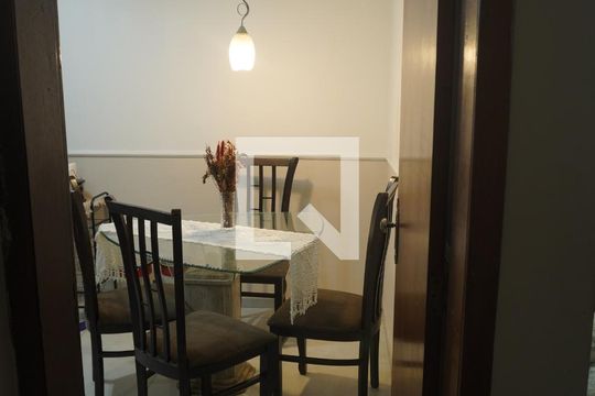 Sala de casa de condomínio à venda com 3 quartos, 108m² em Vila Jacuí, São Paulo