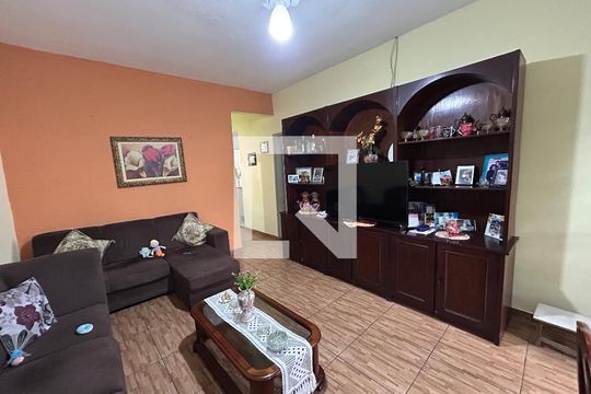 Sala de casa à venda com 3 quartos, 350m² em Pilares, Rio de Janeiro