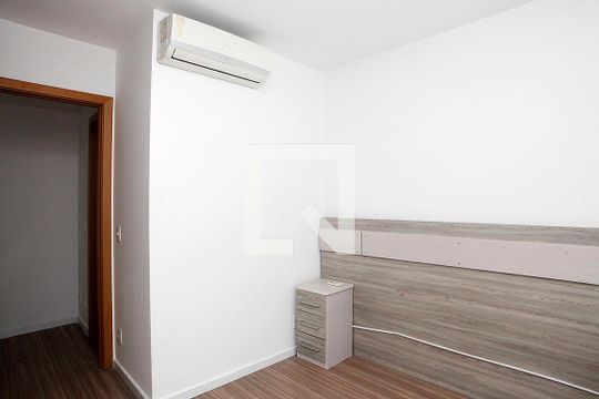 Quarto de apartamento à venda com 1 quarto, 67m² em Menino Deus, Porto Alegre