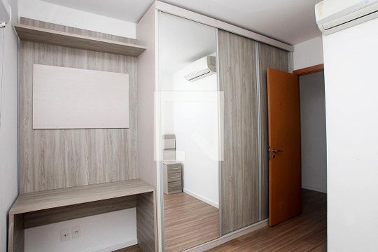 Quarto de apartamento à venda com 1 quarto, 67m² em Menino Deus, Porto Alegre