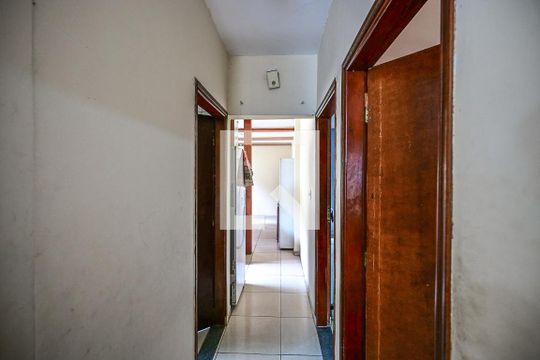 Corredor de casa à venda com 3 quartos, 150m² em Jardim Monte Alegre, Taboão da Serra