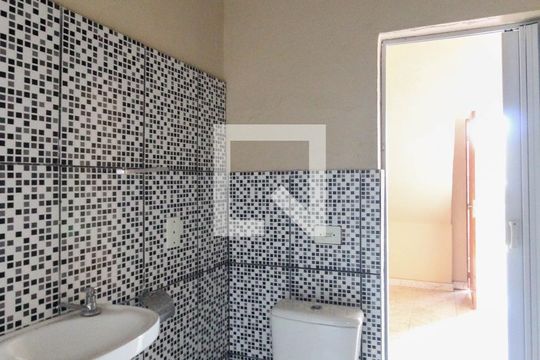 Banheiro de casa para alugar com 1 quarto, 140m² em Chácara Coqueiro, Itaquaquecetuba