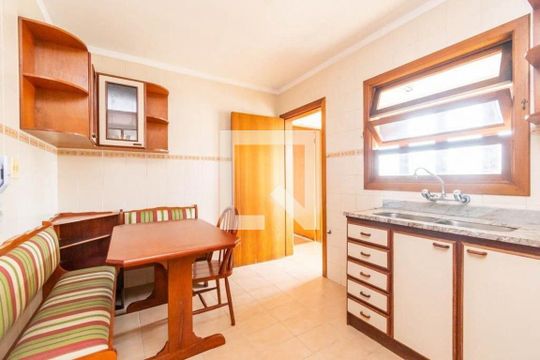 Cozinha  de apartamento à venda com 1 quarto, 110m² em Vila Ipiranga, Porto Alegre