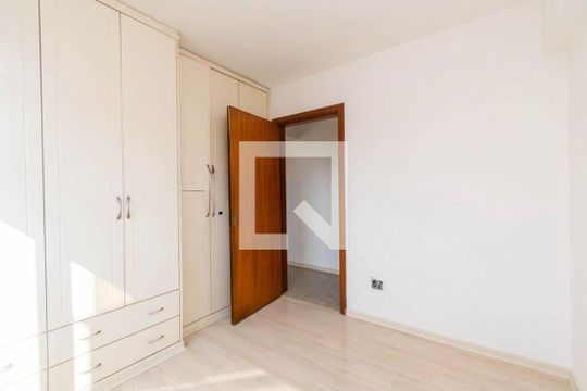 Quarto 1 de apartamento à venda com 1 quarto, 110m² em Vila Ipiranga, Porto Alegre