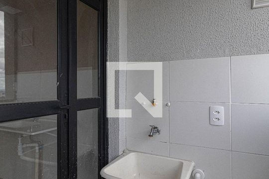 Varanda e Área de Serviço  de apartamento para alugar com 2 quartos, 42m² em Cidade Antônio Estêvão de Carvalho, São Paulo
