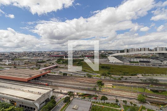 Vista Varanda e Área de Serviço  de apartamento para alugar com 2 quartos, 42m² em Cidade Antônio Estêvão de Carvalho, São Paulo