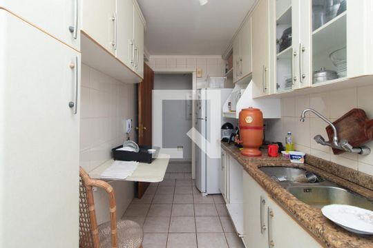 Cozinha de apartamento para alugar com 3 quartos, 96m² em Menino Deus, Porto Alegre